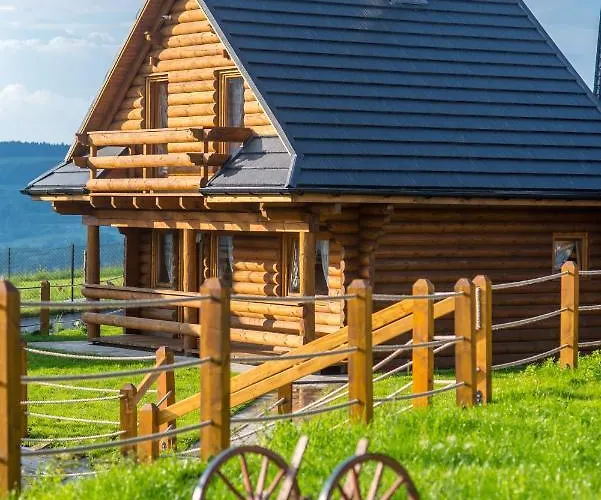 Zagroda Z Bala Z Basenem & Sauna & Balia Z Hydromasazem בקתה *