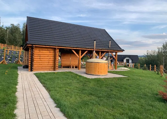 Zagroda Z Bala Z Basenem & Sauna & Balia Z Hydromasazem בקתה