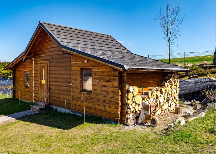 בקתה Zagroda Z Bala Z Basenem & Sauna & Balia Z Hydromasazem